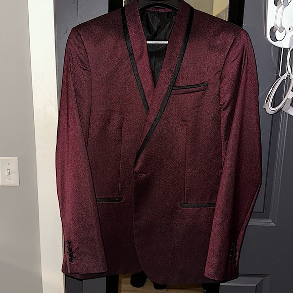 J. Ferrar Burgundy Suit Jacket. - Picture 1 of 3